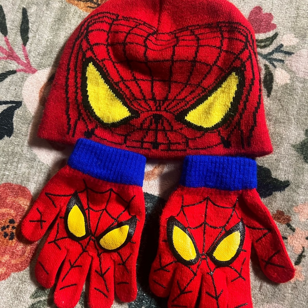 Spider-Man Red and Blue Kids Beanie and Gloves Set